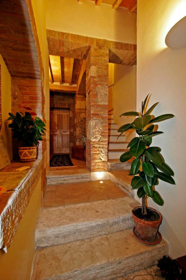 La Locanda Del Vino Nobile B&B Монтепульчано Экстерьер фото